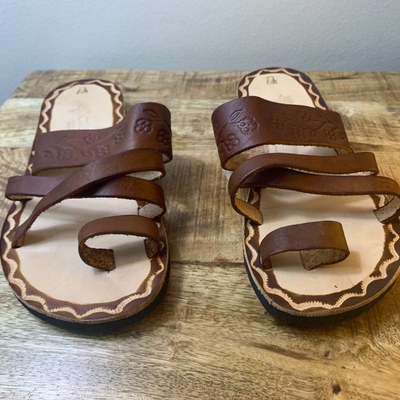 Never worn leather Mexican big toe sandal - Picture 1 of 3